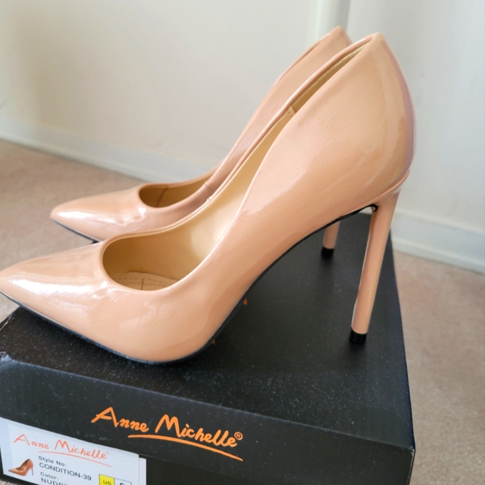 Shiny Nude Pumps